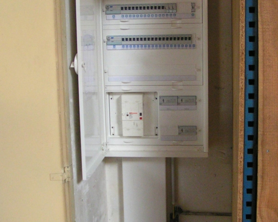 Mise à neuf d’une armoire électrique – Bruges